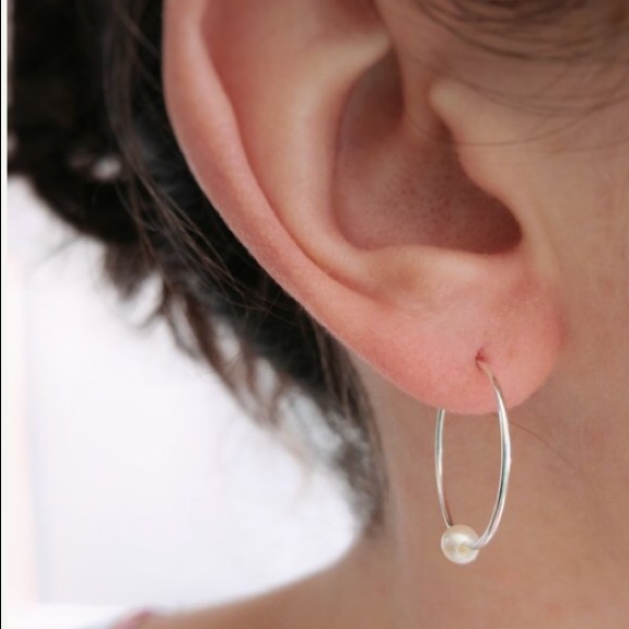 Moodtherapy Jewelry - 925 Sterling Silver Freshwater Pearl Hoop Earrings